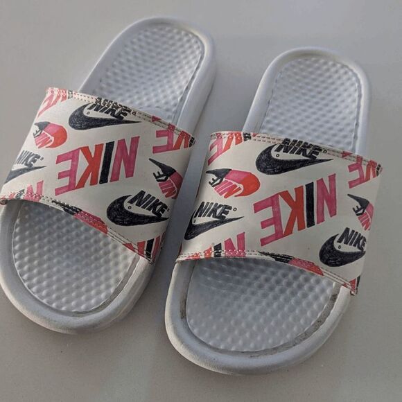 Women's Nike Benassi JDI Floral Black Red Slippers 618919-119 Size 7 Fall 2019 - Picture 2 of 7